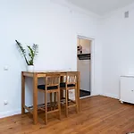 Design Studio, Inclusive, 10 Min To Old Town *