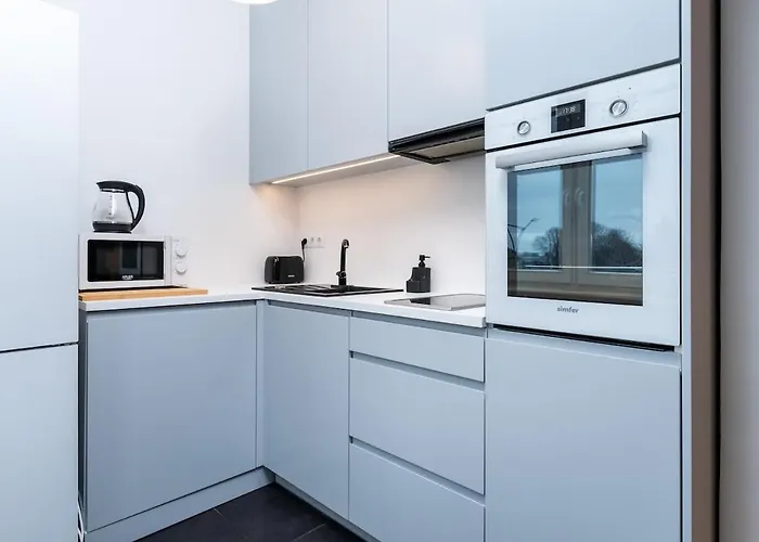 Design Studio, Inclusive, 10 Min To Old Town Apartment