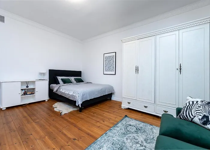 Design Studio, Inclusive, 10 Min To Old Town Apartment *