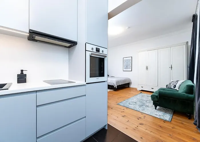 Design Studio, Inclusive, 10 Min To Old Town Apartment