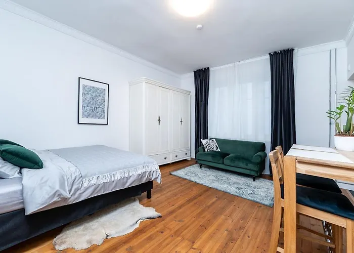 Design Studio, Inclusive, 10 Min To Old Town Apartment